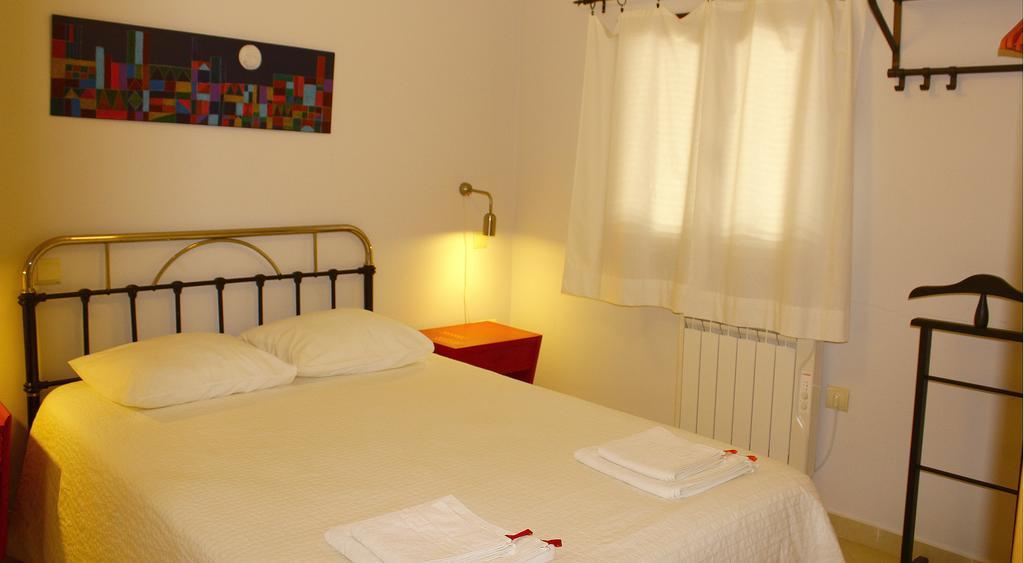Apartamentos Puenteviejo 아레나스 데 산 페드로 객실 사진
